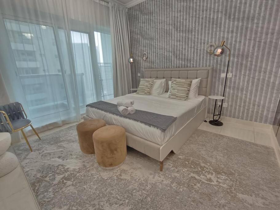Appartement Large 1br With Great View *